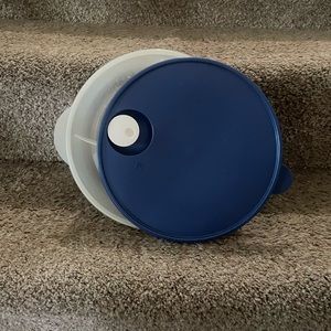 Tupperware 3 section container for microwave. Very nice